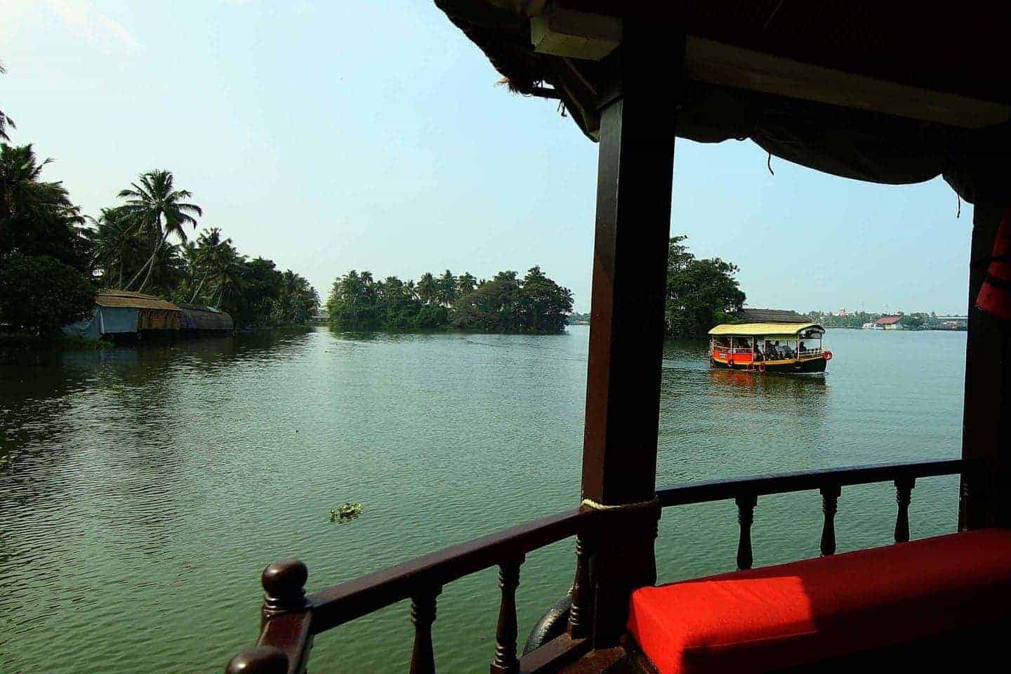 OYO Houseboats 1 BHK Backwater Breeze