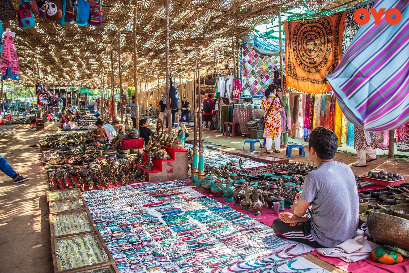 Рынок индии. Рынок Анджуна Гоа. Гоа Арамболь рынок. Флимаркет Гоа. Anjuna Flea Market Goa.