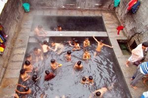 Hot pool bath at Tattapani