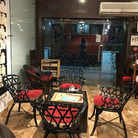 Best Gurgaon cafes that deserve their place on your Insta feed! - OYO