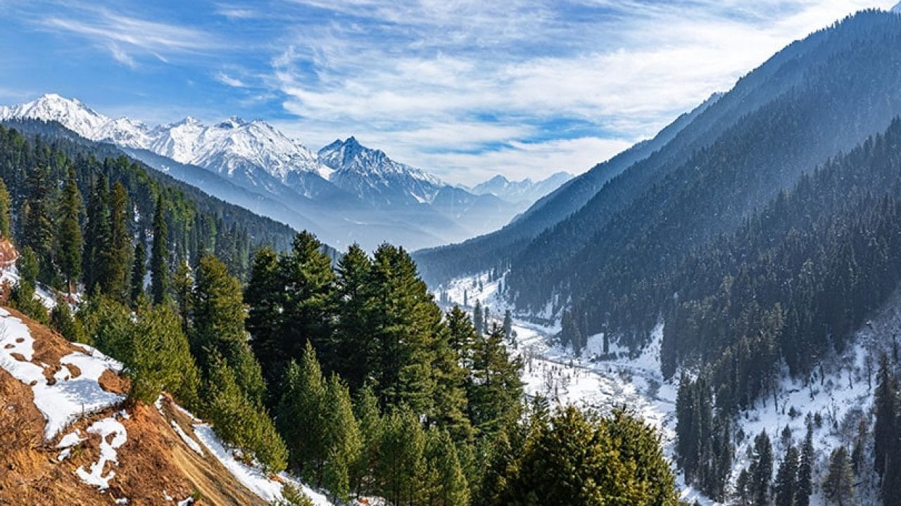 Two Paths to Wander This Winter: Road Trips in Kashmir or Goa - OYO